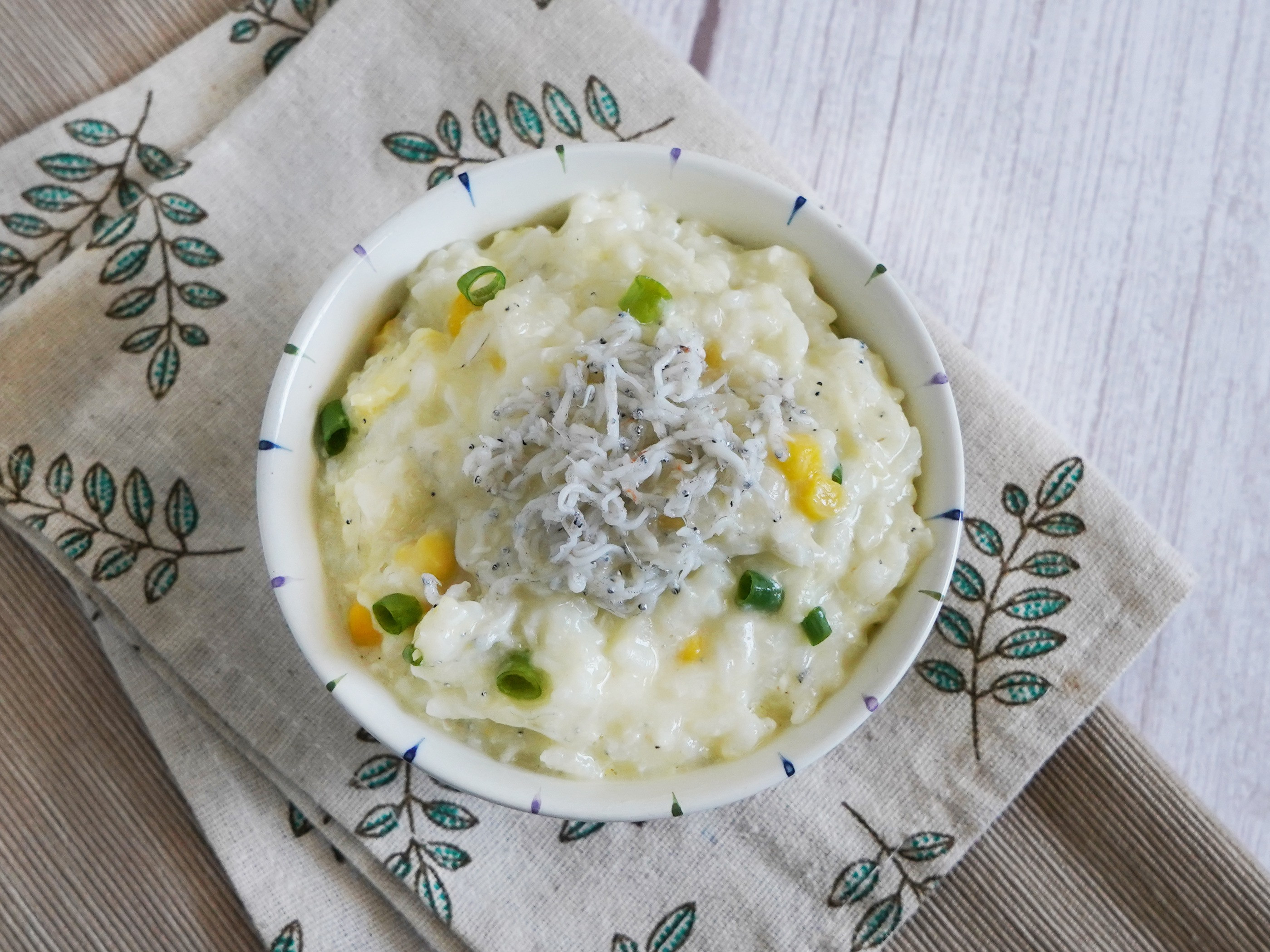 魩仔魚玉米雞蛋粥